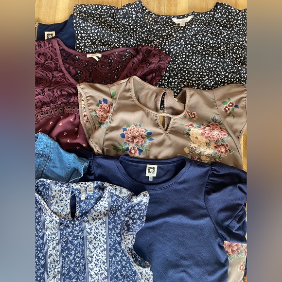 Size Medium (M) Short Sleeve/Sleeveless Bundle - Picture 3 of 3